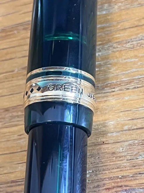 The cap band of the pen, showing the word "Green"